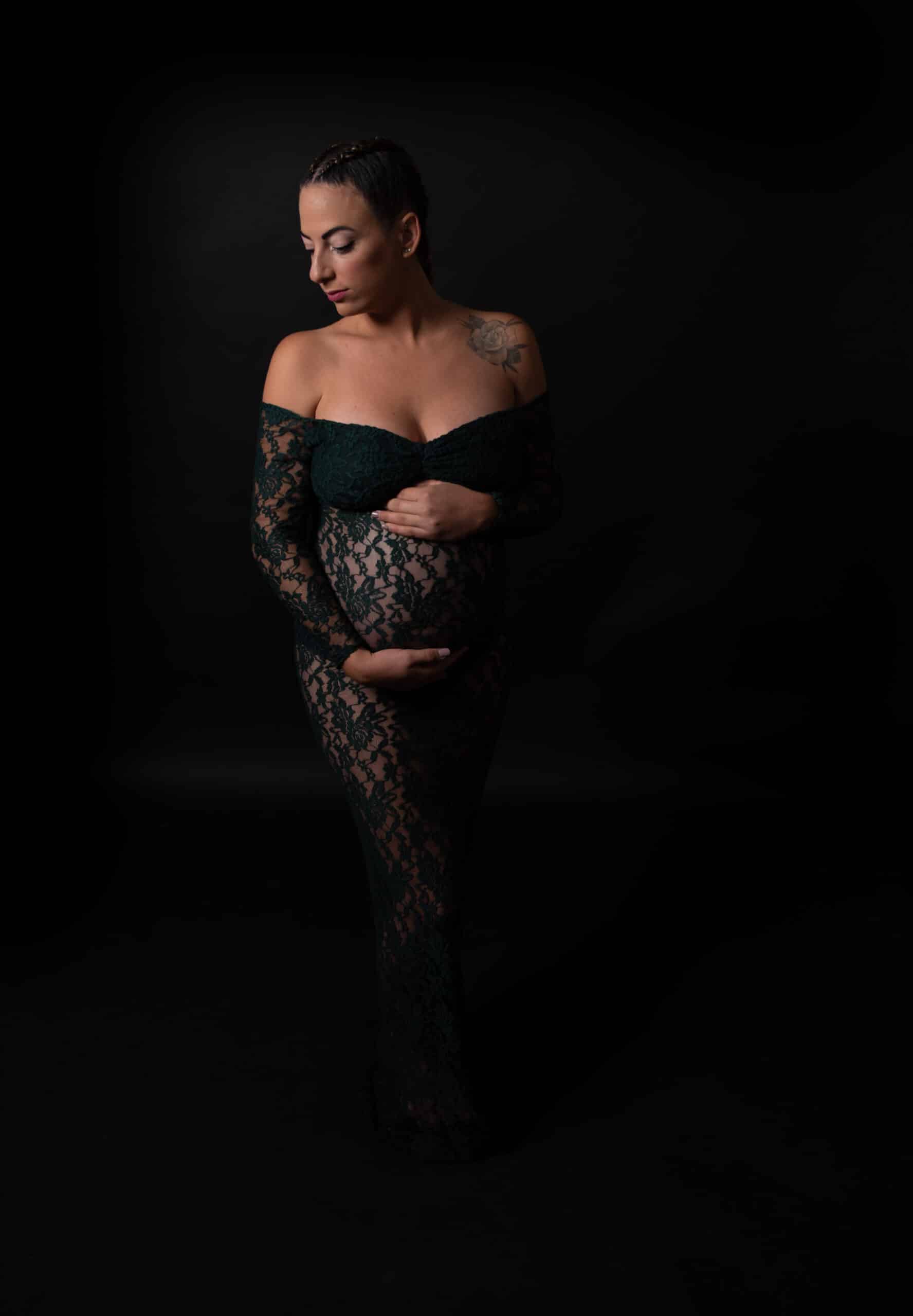 arnaud m photographe femme enceinte robe dentelle verte shooting meaux scaled